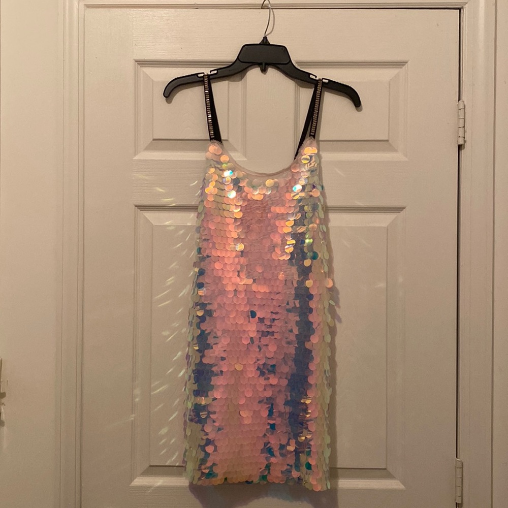 Le superbe free drinks sequin mini dress